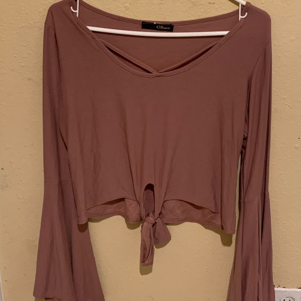 Pink crop top with loose sleeves